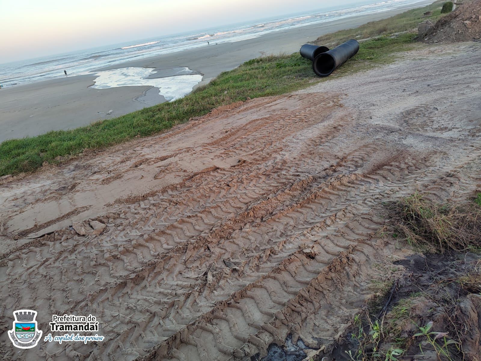 A Prefeitura de Tramandaí, por meio da Secretaria da Zona Sul, efetuou na última semana a manutenção da rede de esgoto pluvial no Balneário Tiaraju. 