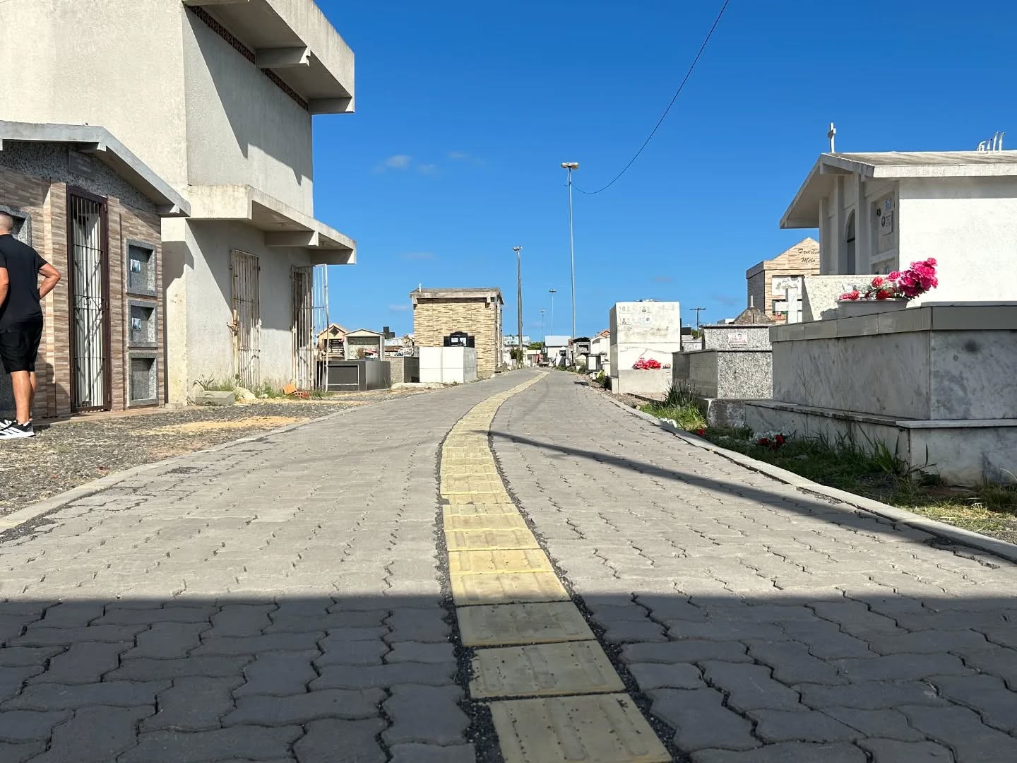 A Prefeitura de Tramandaí, por meio da Secretaria Municipal de Obras, segue realizando melhorias no Cemitério Municipal.